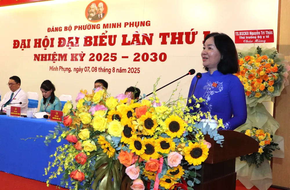 Phó Chủ tịch Thường trực Ủy ban MTTQ Việt Nam TPHCM Trương Thị Bích Hạnh phát biểu chỉ đạo đại hội IMG_3590.JPG