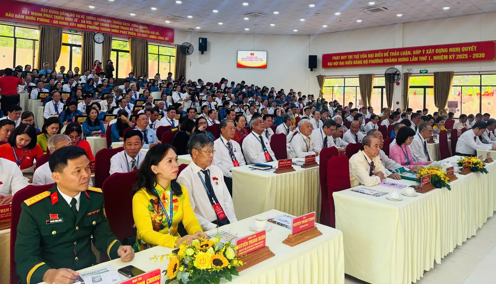 Quang cảnh đại hội Hinh 2.jpg