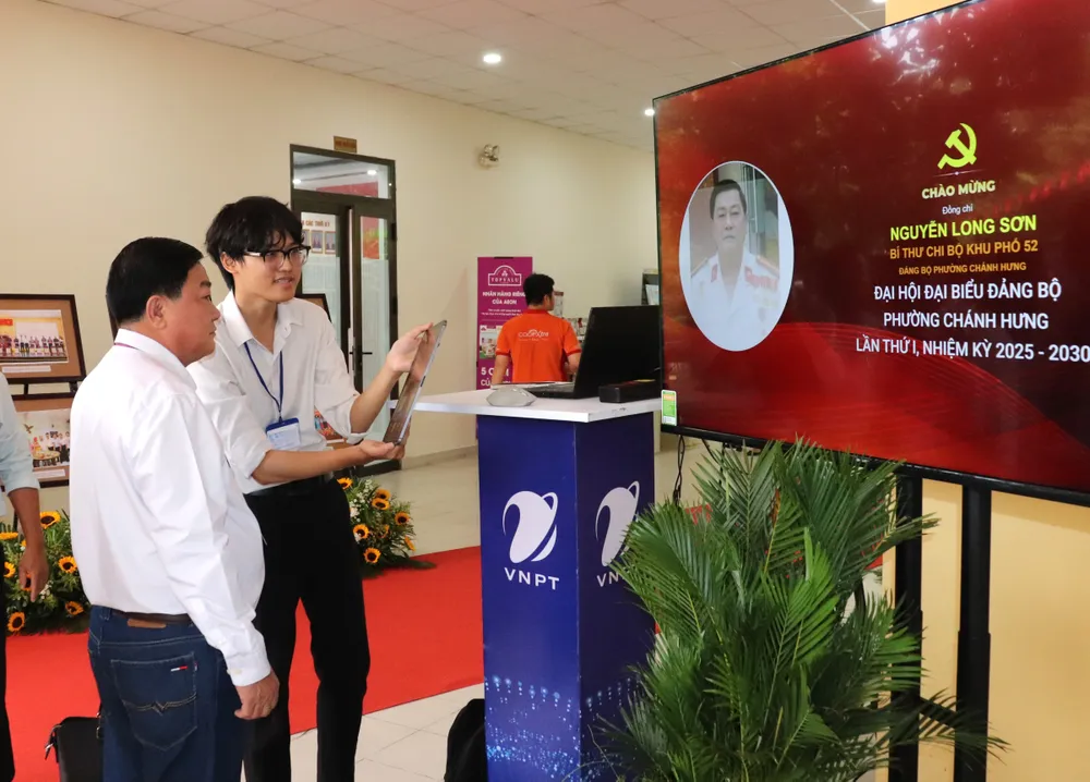 Đại biểu điểm danh bằng khuôn mặt IMG_3755.JPG