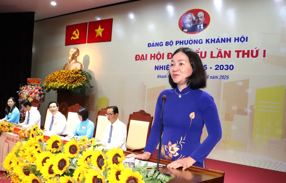 Phó Chủ tịch Thường trực Ủy ban MTTQ Việt Nam TPHCM Trương Thị Bích Hạnh phát biểu chỉ đạo đại hội IMG_3788.JPG