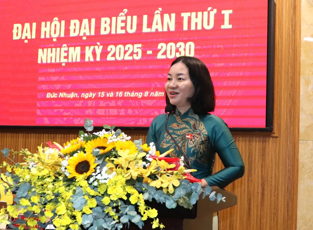 Phó Chủ tịch Thường trực Ủy ban MTTQ Việt Nam TPHCM Trương Thị Bích Hạnh phát biểu chỉ đạo đại hội IMG_3822.JPG