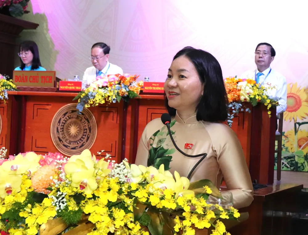 Phó Chủ tịch Thường trực Ủy ban MTTQ Việt Nam TPHCM Trương Thị Bích Hạnh phát biểu chỉ đạo đại hội IMG_3848.JPG
