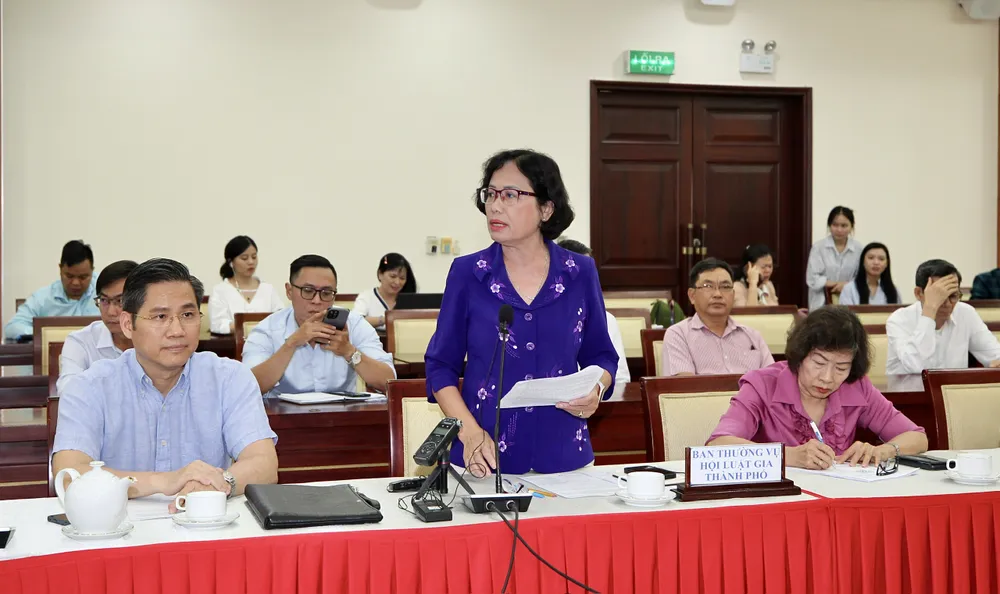 Đại biểu góp ý tại hội nghị. Ảnh: DŨNG PHƯƠNG Hinh 8.jpg