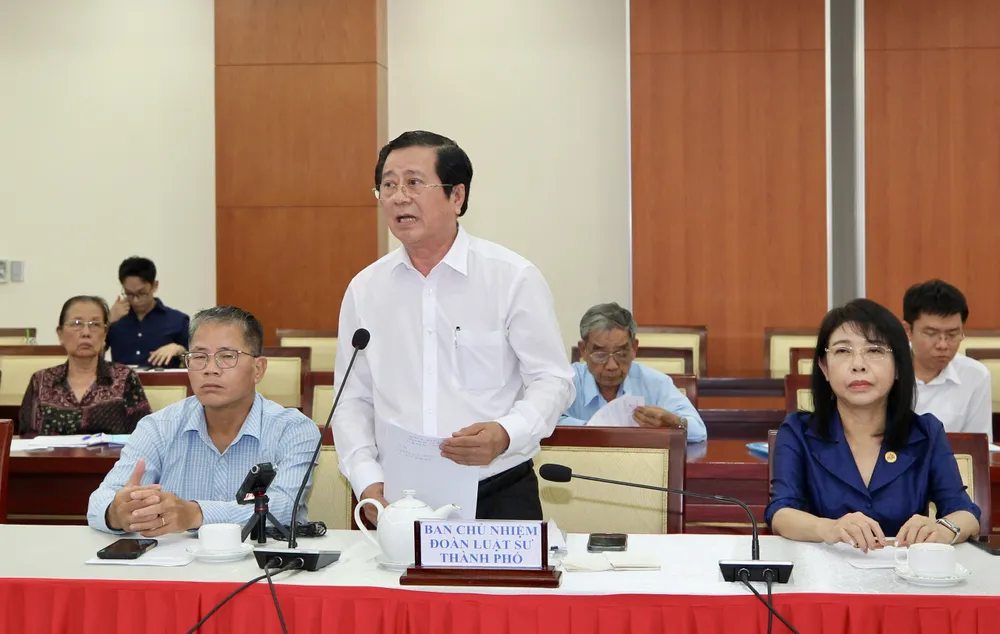 Luật sư Nguyễn Văn Hậu đóng góp ý kiến tại hội nghị. Ảnh; DŨNG PHƯƠNG Hinh 9.jpg