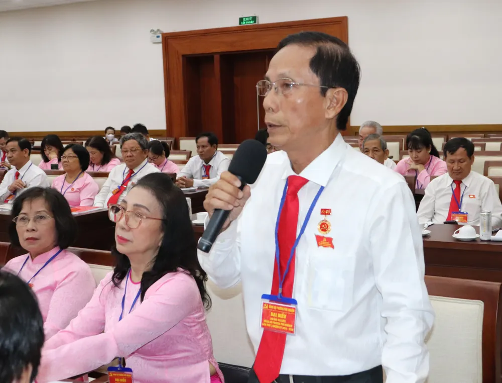 Đại biểu thảo luận tại đại hội IMG_3870.JPG