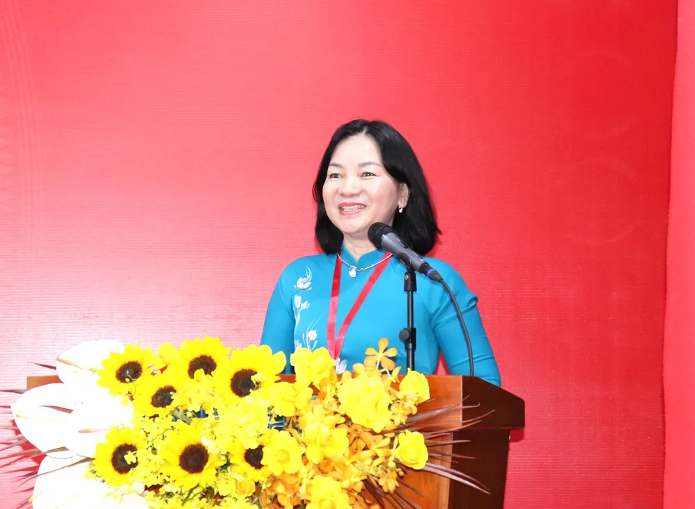 Phó Chủ tịch Thường trực Ủy ban MTTQ Việt Nam TPHCM Trương Thị Bích Hạnh phát biểu chỉ đạo tại đại hội IMG_4013.JPG