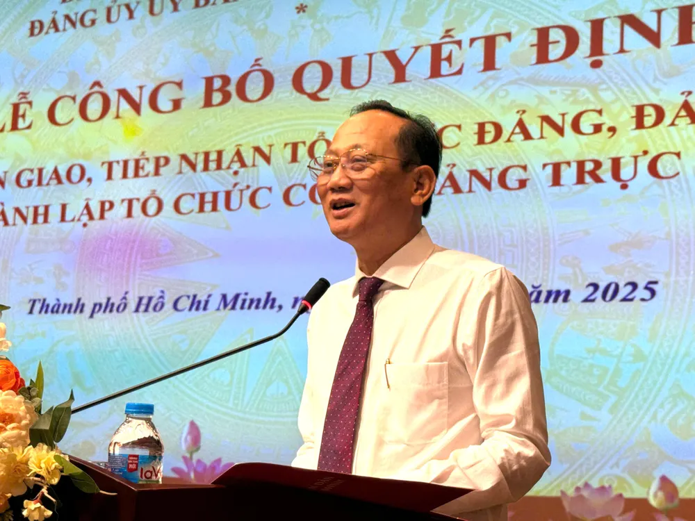 Phó Bí thư Đảng ủy UBND TPHCM Trần Văn Nam phát biểu tại hội nghị Hinh 2.jpg