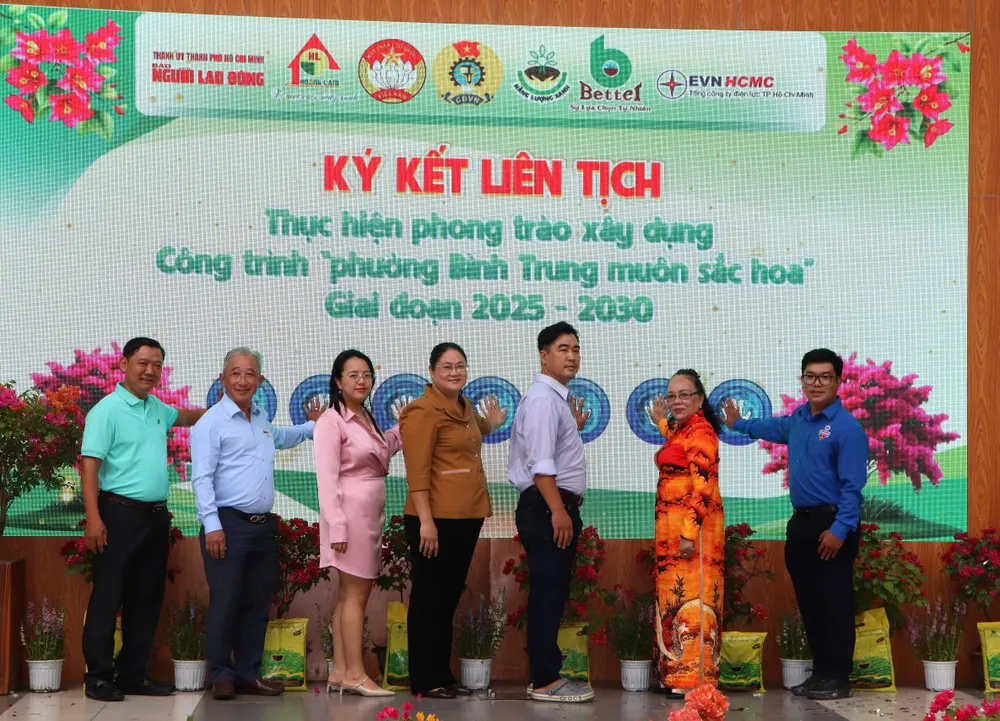 Ủy ban MTTQ phường Bình Trưng ký kết liên tịch với các đơn vị thực hiện phong trào xây dựng công trình "Bình Trưng muôn sắc hoa" giai đoạn 2025 – 2030 Hinh 2.jpg