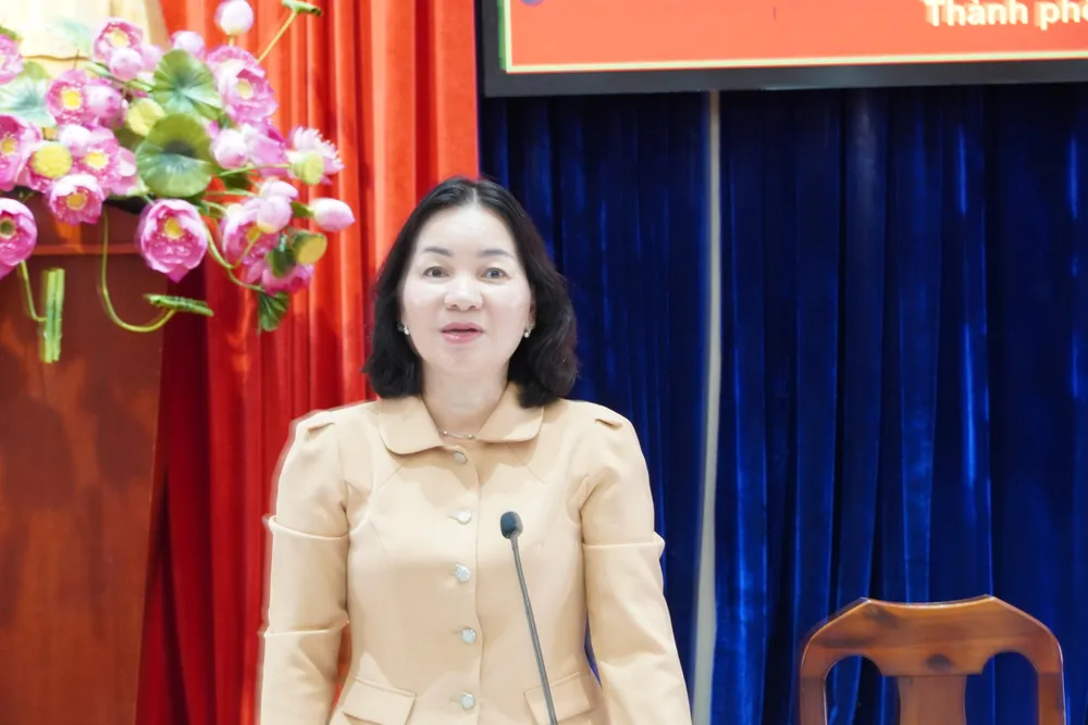 Phó Chủ tịch Thường trực Ủy ban MTTQ Việt Nam TPHCM Trương Thị Bích Hạnh kết luận hội nghị Hinh MT 1.jpg