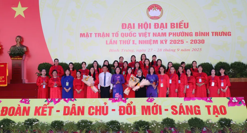 Ra mắt Ban chấp hành, Ủy ban kiểm tra Hội LHPN phường Bình Trưng và Đoàn đại biểu dự Đại hội Hội LHPN TPHCM HInh 2.jpg