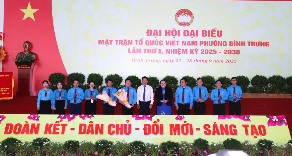 Ban Chấp hành, Ủy ban Kiểm tra Công đoàn phường Bình Trưng và Đoàn đại biểu dự Đại hội Hội Công đoàn TPHCM, ra mắt Hinh 4.jpg