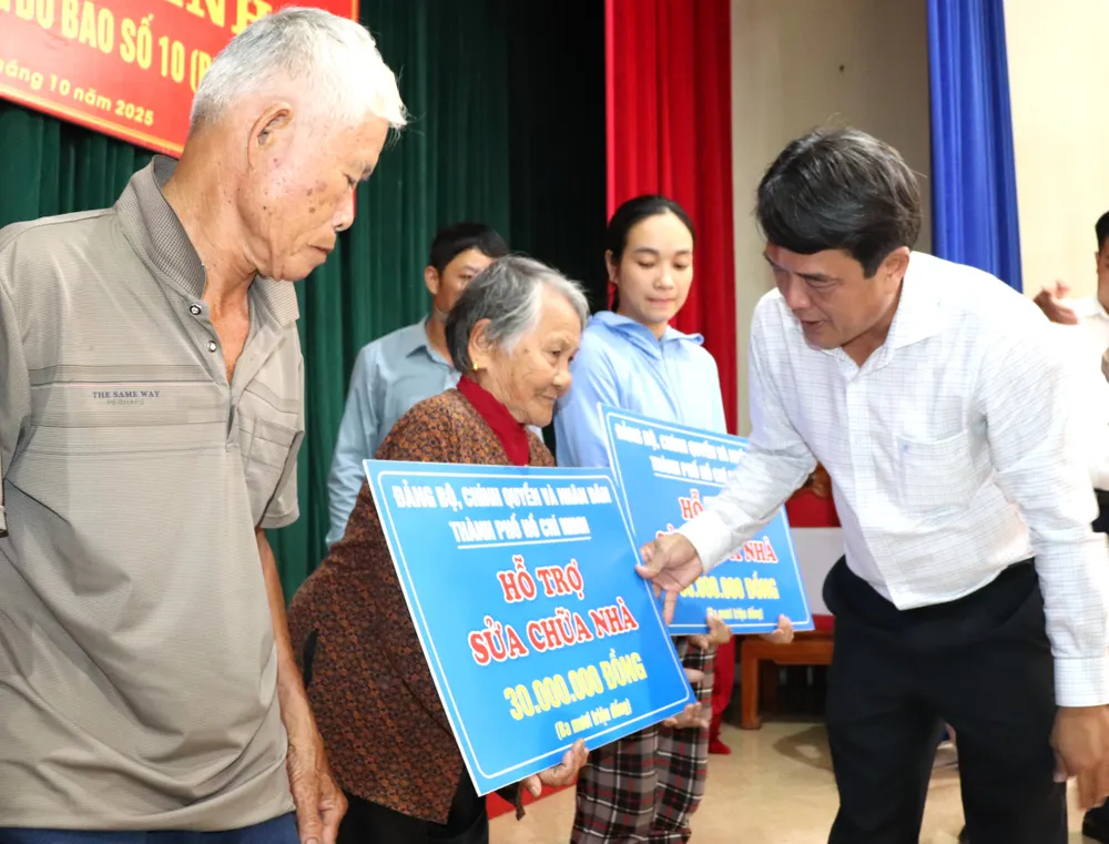 Trao hỗ trợ sửa nhà cho người dân IMG_5276.JPG