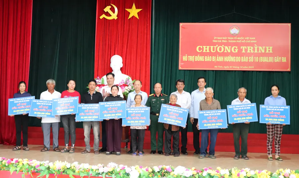 Niềm vui của người dân được nhận hỗ trợ sửa nhà IMG_5280.JPG