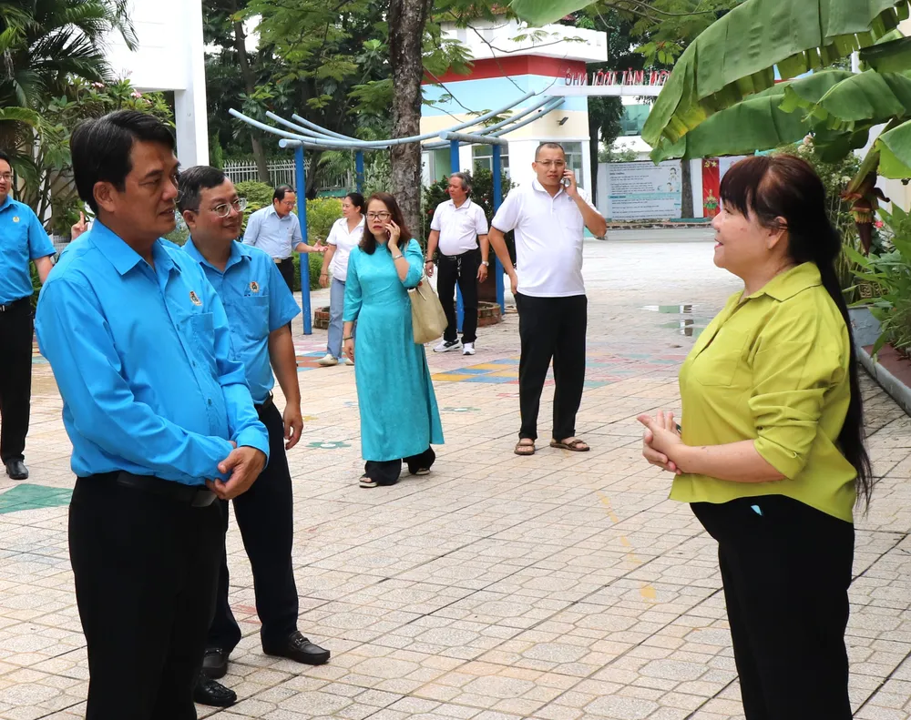 Đoàn công tác trao đổi với ban quản lý Trường mầm non Mặt Trời Nhỏ IMG_5362.JPG