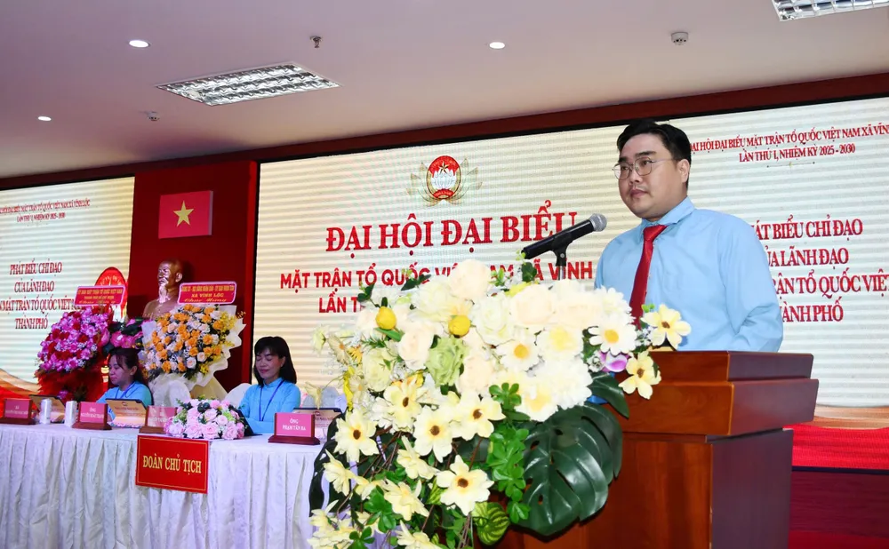 Đồng chí Ngô Minh Hải, Phó Chủ tịch Ủy ban MTTQ Việt Nam TPHCM, Bí thư Thành đoàn TPHCM phát biểu chỉ đạo tại đại hội. Ảnh: VĂN ANH Vĩnh Lộc 2.jpg