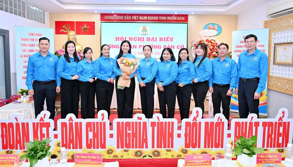 Ban Chấp hành và nhân sự chủ chốt của Công đoàn phường Bàn Cờ nhiệm kỳ 2025-2030 ra mắt CD 1.jpg