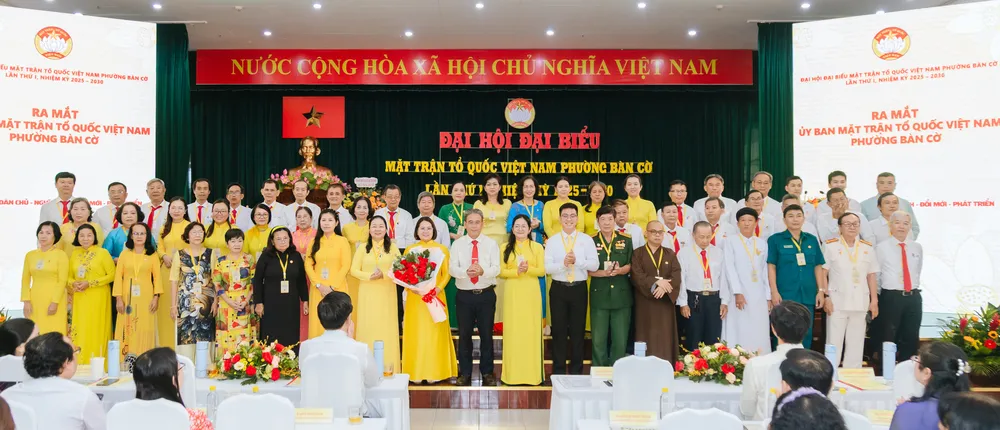 Ban Chấp hành Ủy ban MTTQ Việt Nam phường Bàn Cờ ra mắt tại đại hội Hinh 4.jpg