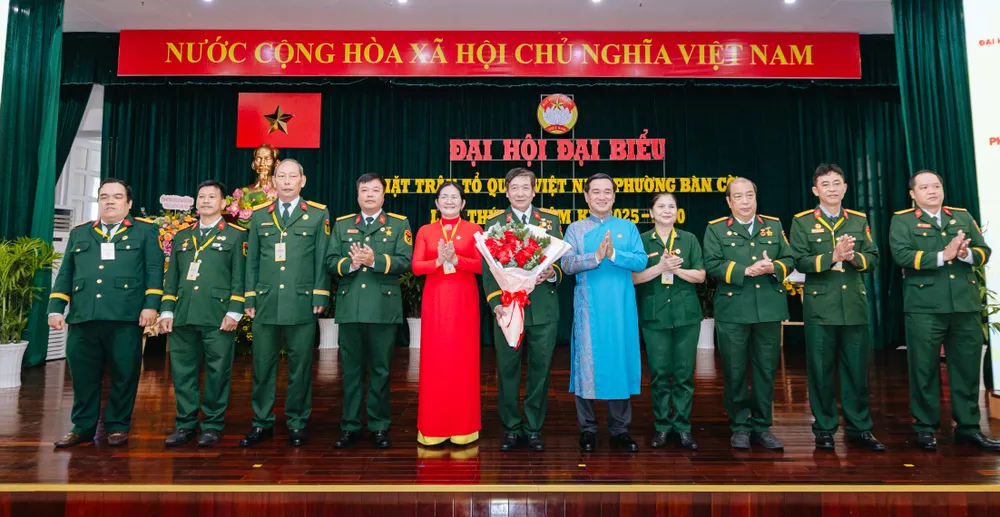 Ban Chấp hành Hội Cựu chiến binh ra mắt đại hội Hinh 5.jpg