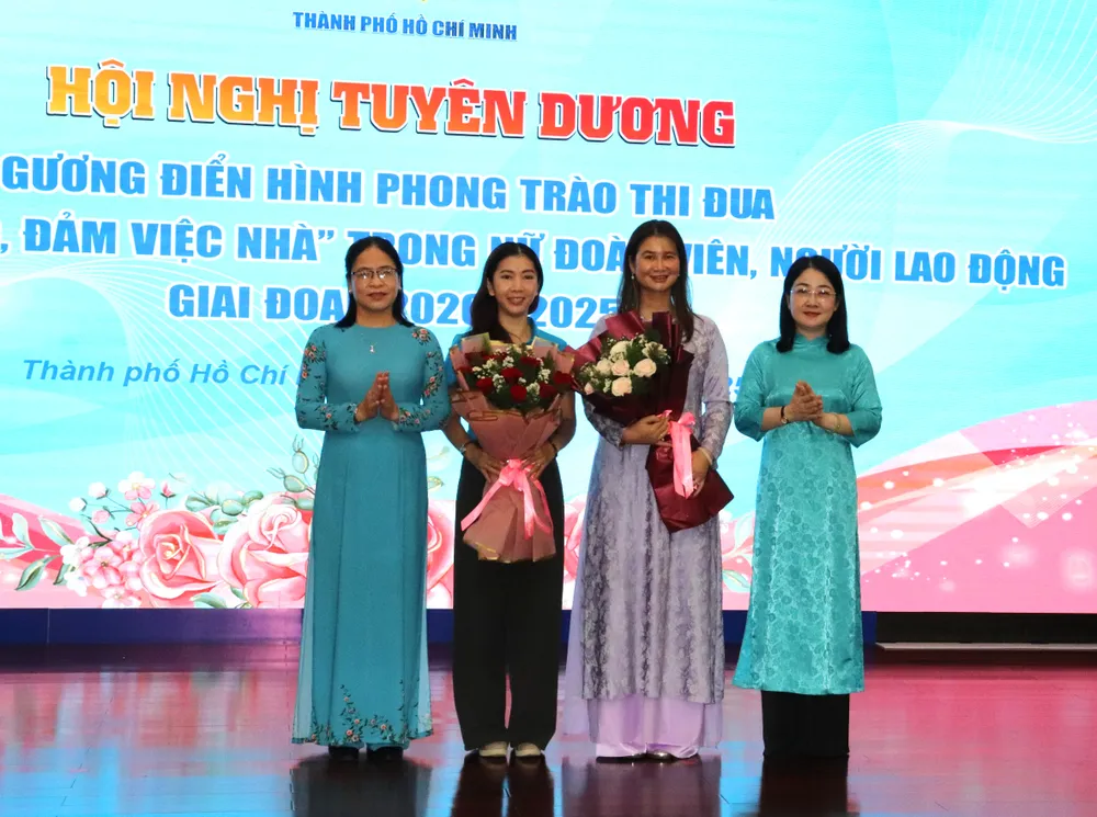 Biểu dương các gương điển hình được Tổng LĐLĐ Việt Nam tuyên dương IMG_5603.JPG