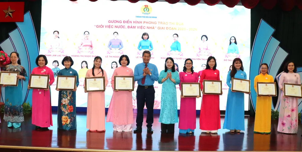 Các gương điển hình phong trào thi đua “Giỏi việc nước, đảm việc nhà” được tuyên dương IMG_5609.JPG