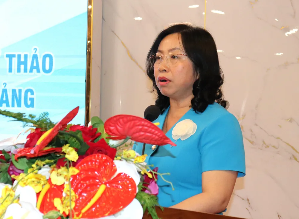 Phó Chủ tịch Tổng LĐLĐ Việt Nam Thái Thu Xương phát biểu tại hội nghị IMG_5831.JPG