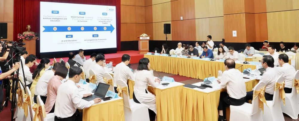 Tọa đàm “Đẩy mạnh ứng dụng trí tuệ nhân tạo trong giáo dục và đào tạo - Những lợi ích và thách thức”, do Ban Tuyên giáo và Dân vận Trung ương phối hợp Báo Sài Gòn Giải Phóng tổ chức sáng 25-10.  Ảnh: HOÀNG HÙNG CN3e.jpg