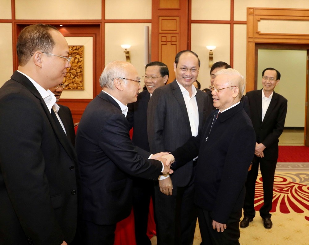 二○二二年十二月二日,党中央总书记阮富仲出席与本市市委常务处的工作会议。