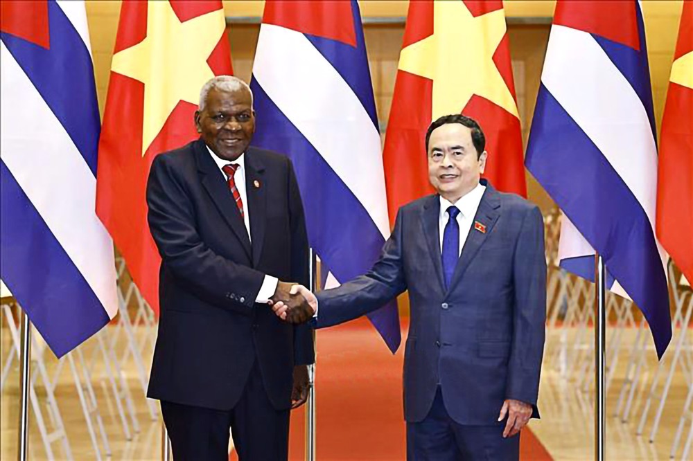国会主席陈青敏接见主席埃斯特万·拉索·埃尔南德斯。 Chu tich quoc hoi Tran Thanh Man.jpg