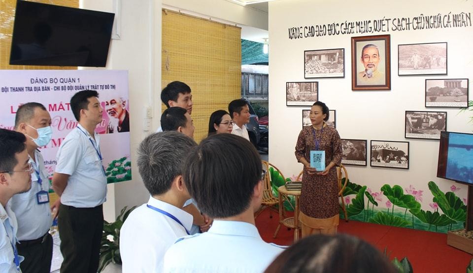 各级阵线已有许多好做法,积极宣传、动员和配合各机关、单位建设“胡志明文化空间”。 18-11phat huy (2).jpg