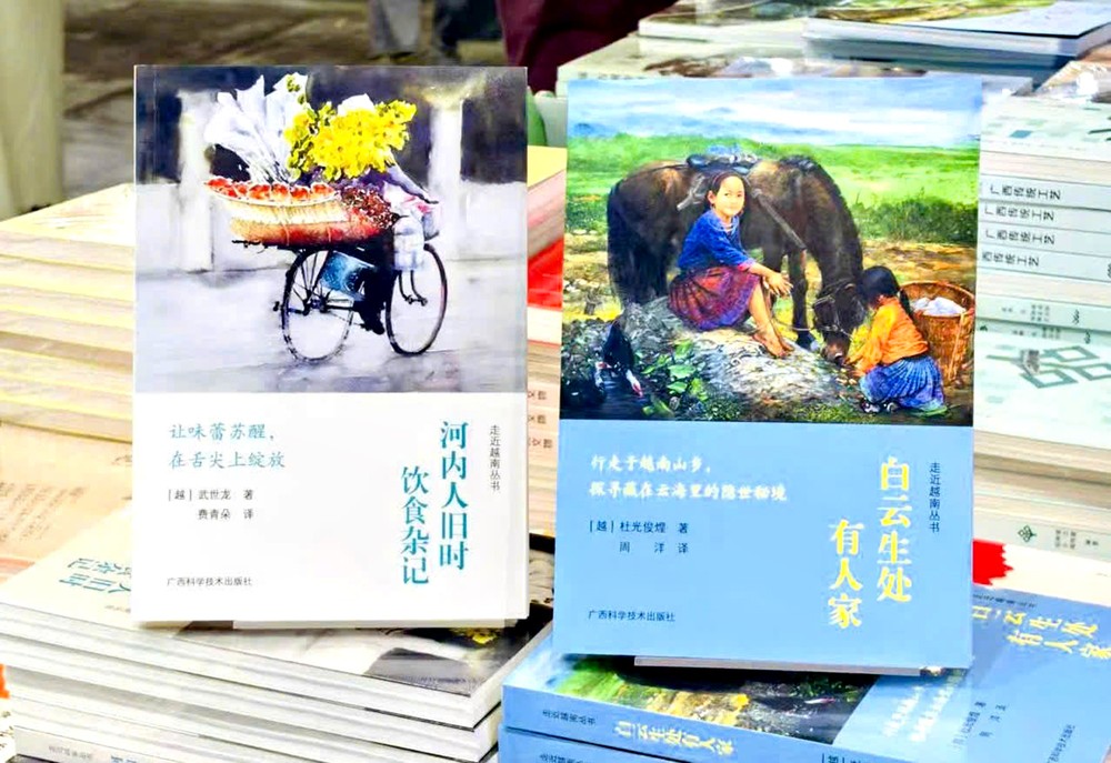 我国出版《白云生处有人家》和《河内人旧时饮食杂记》的中文版在中国广西出版与发行。 z6038734158307_dddde74a87614216d824e24fd45755c0.jpg