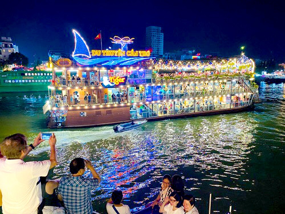 凭借纵横密集的河涌系统,九龙江平原可以发展并对接多种河上旅游产品。