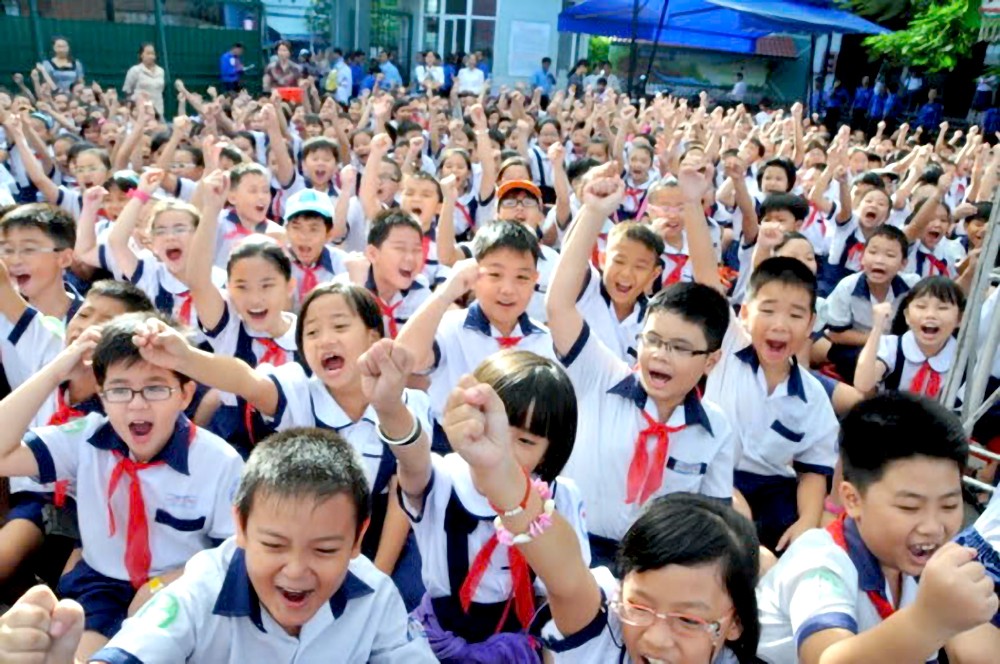 市教育与培训厅制定建议为从幼儿园学生至高中学生免学费的提案草案。