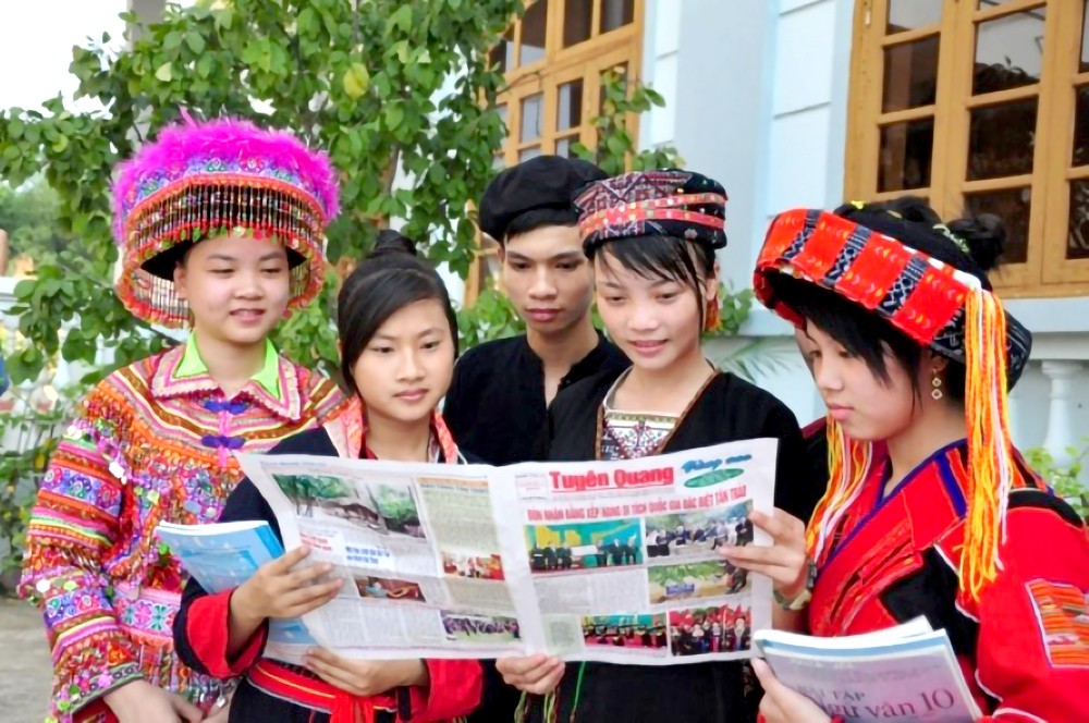 少数民族学生获透过报章宣传、教育关于人权事宜。