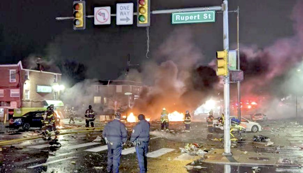 费城坠毁致6人死亡