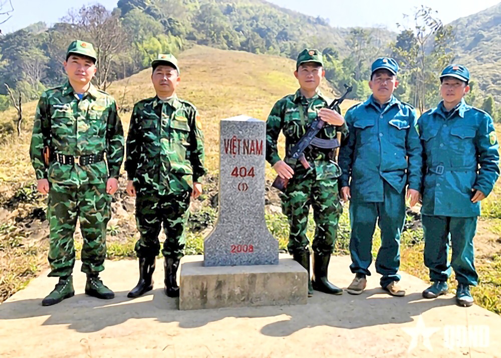 边防部队战士一直紧守岗位、保卫边境安全与人民平安生活。 5-2 xuân biên cương.jpg