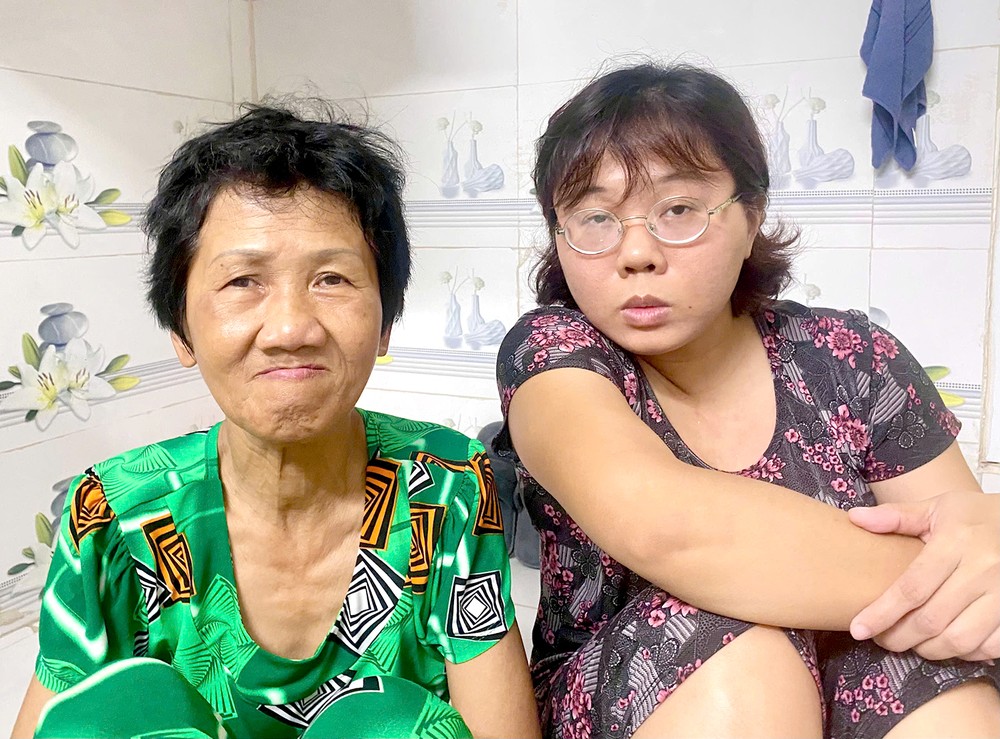 邵玉华与女儿。