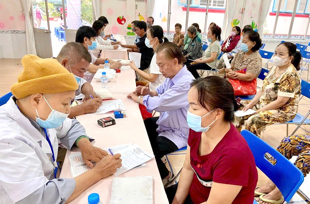 第五郡东医会赠医施药活动开展多天