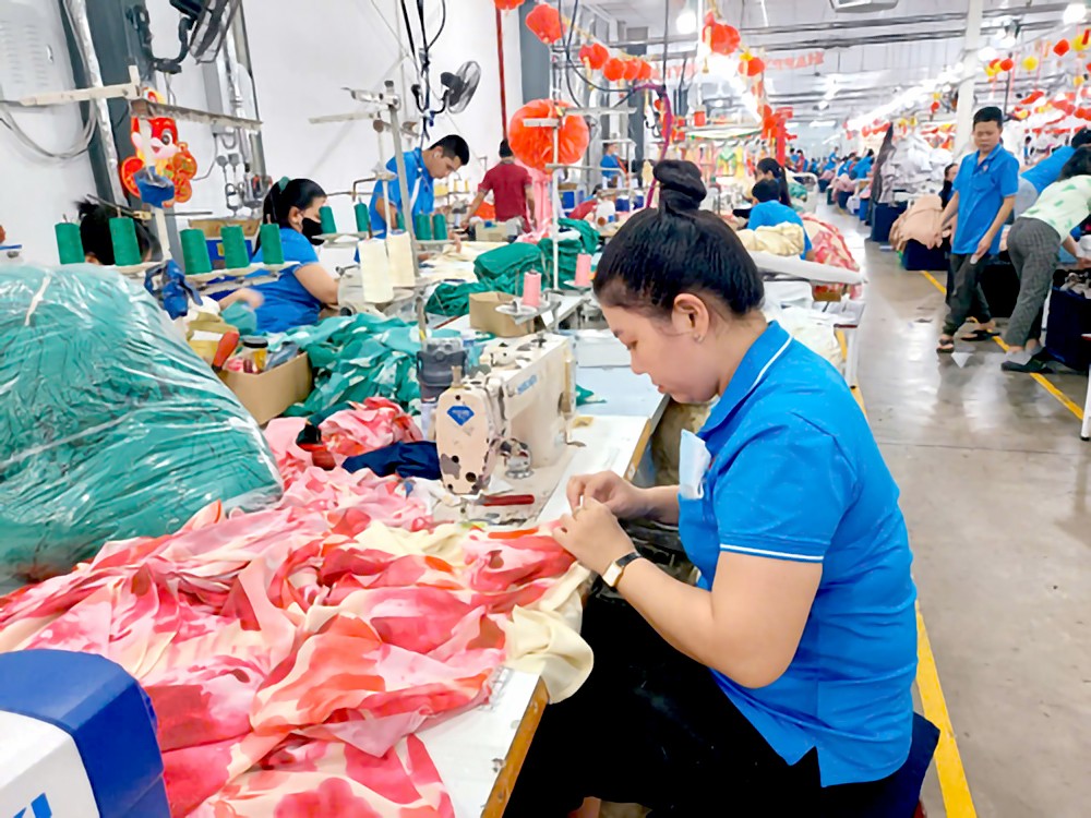 作为劳动者缴纳强制性社保费依据的月薪至少要等于总收入70%。