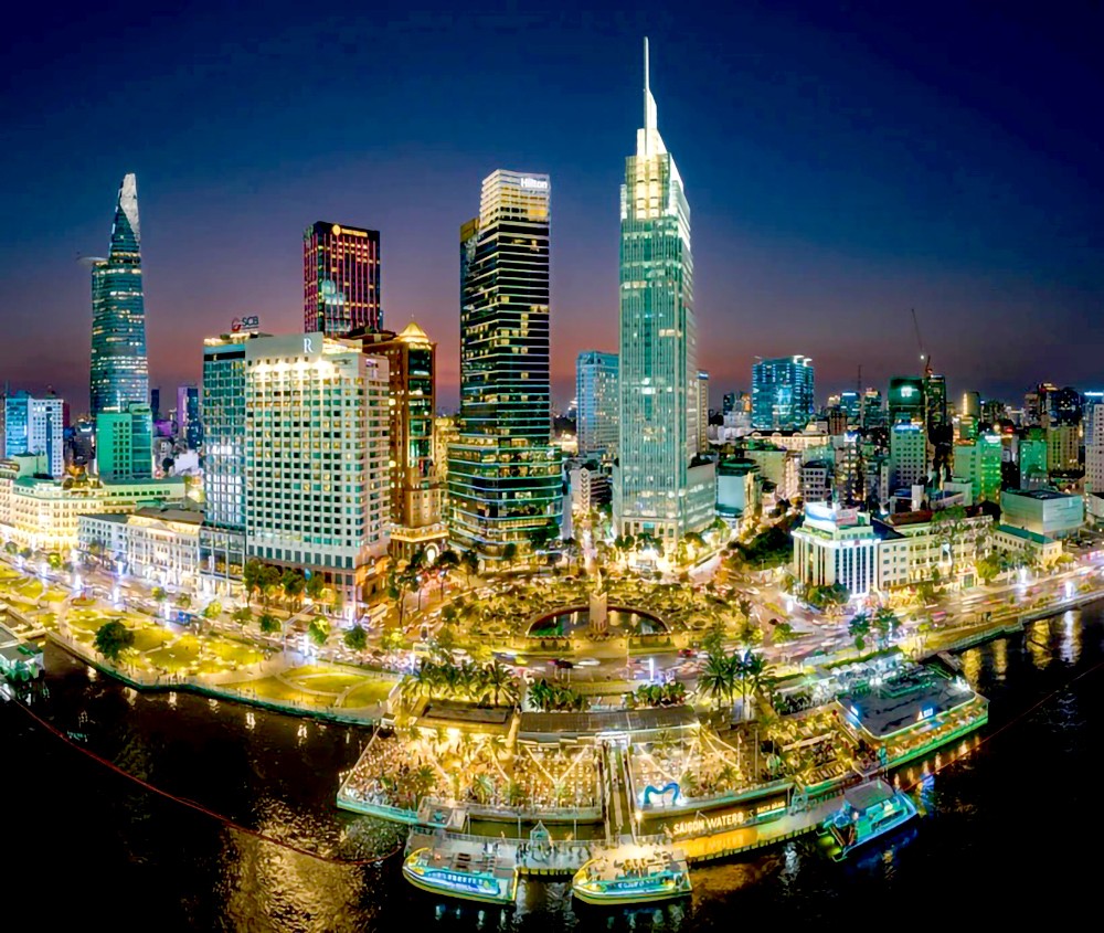 本市拥有许多优势，可以成为国际以及地区金融中心。