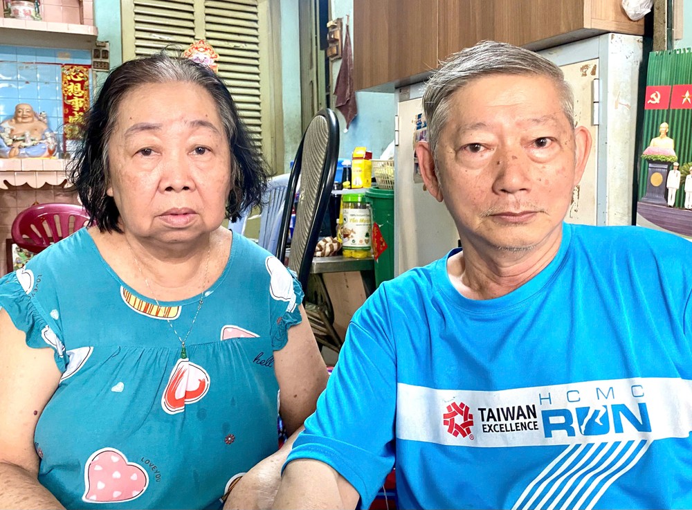 石逢吉（右）和姐姐吴蝶芬。