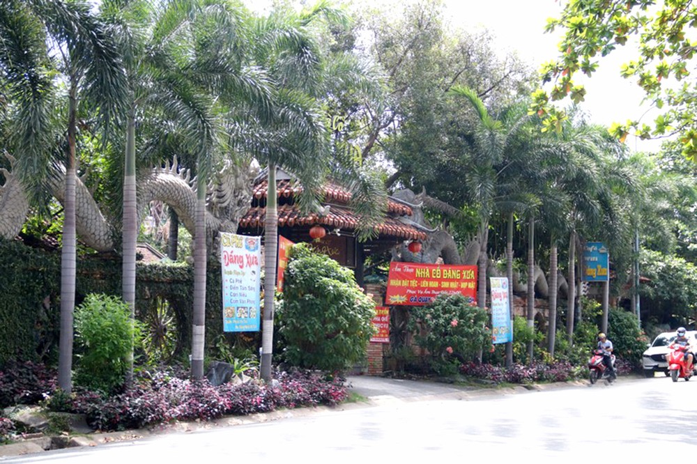 一间绿色模式咖啡店。