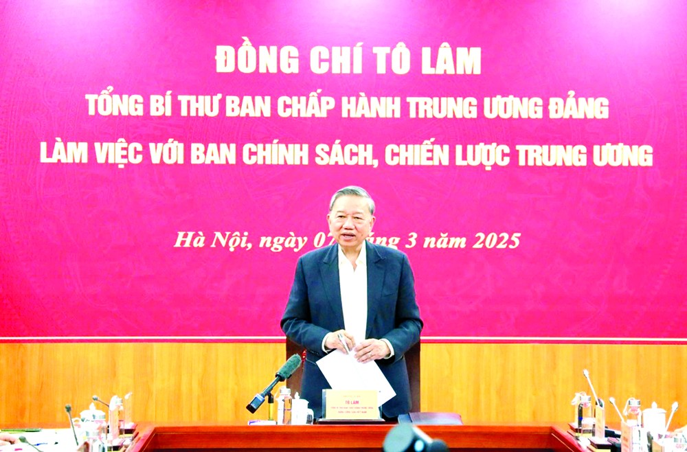 党中央总书记苏林会上致辞。