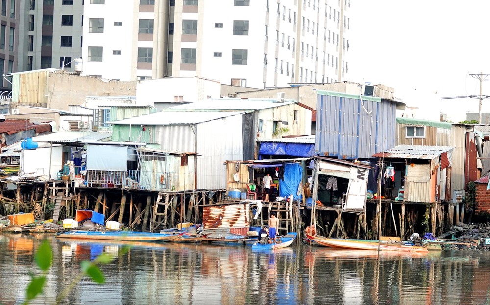 平盛郡穿心涌两岸的房屋未来将会被迁移。