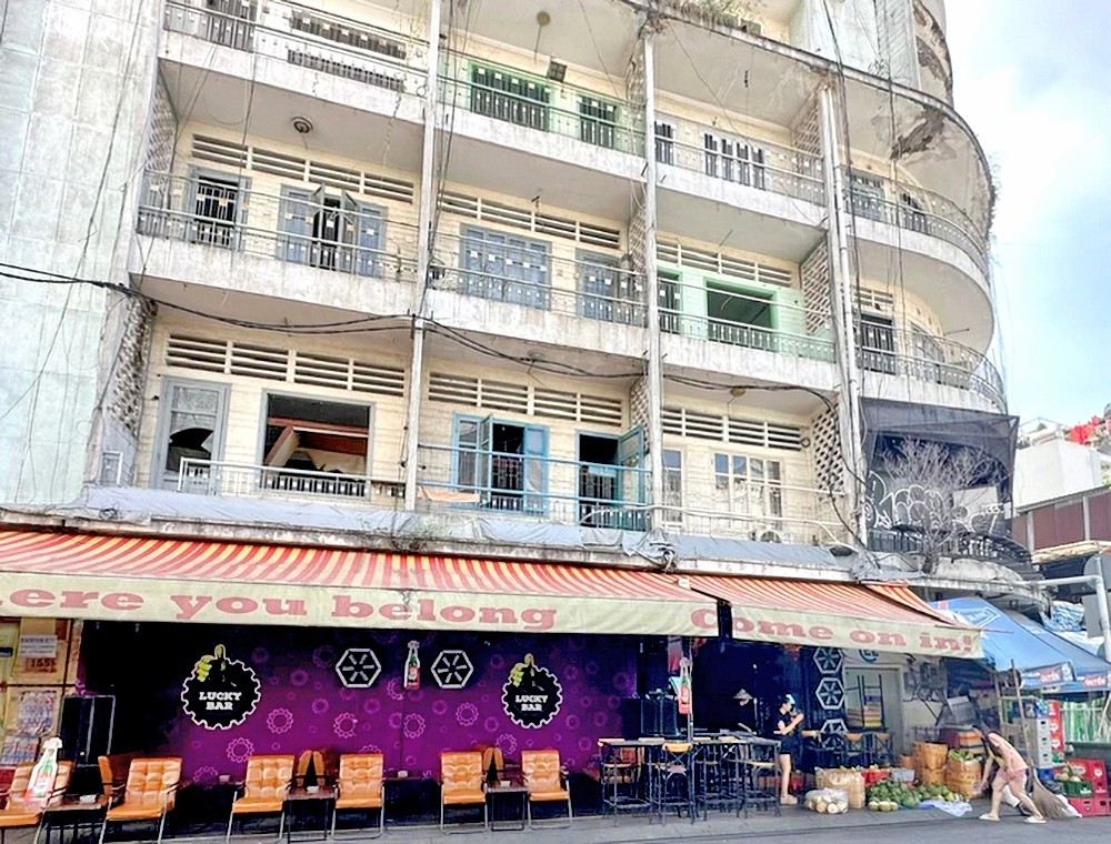 第一郡裴援街155-157号公寓的居民已搬迁至临时住所6年,但新公寓项目仍未找到投资商。
