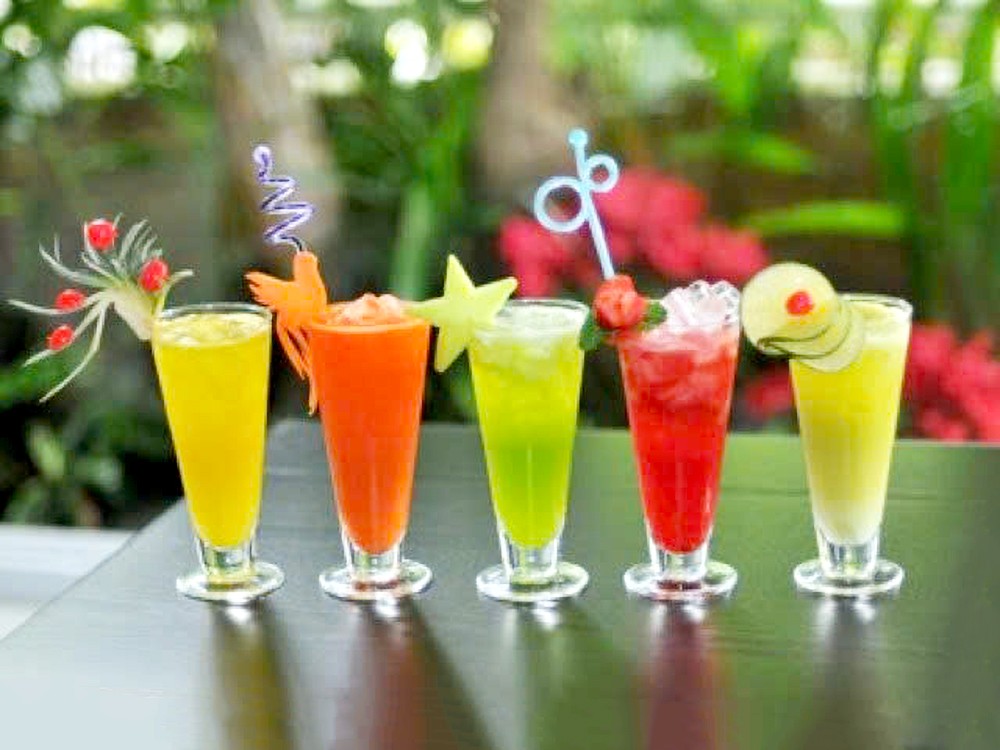 经常喝冷饮伤害脾胃。