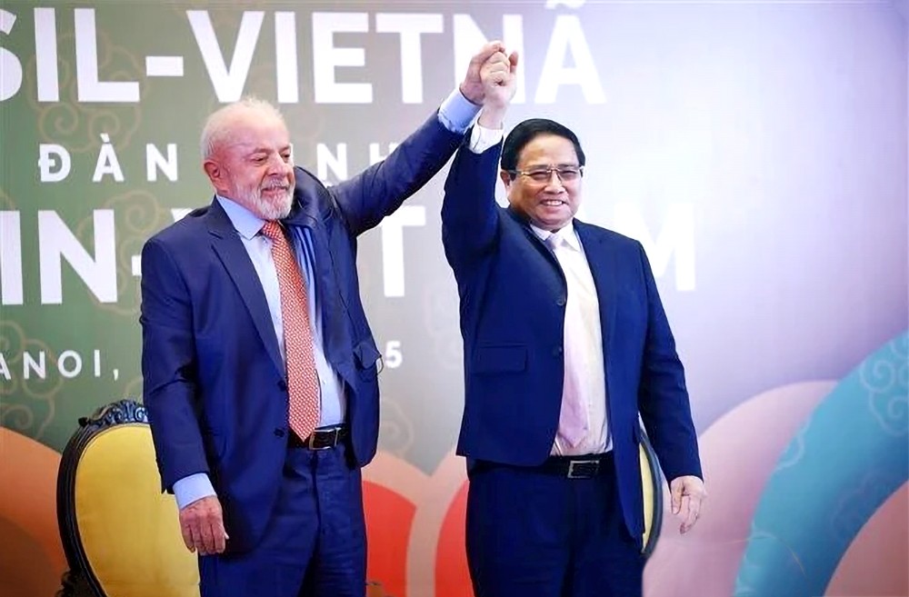 政府总理范明政和巴西总统卢拉出席越巴经济论坛。