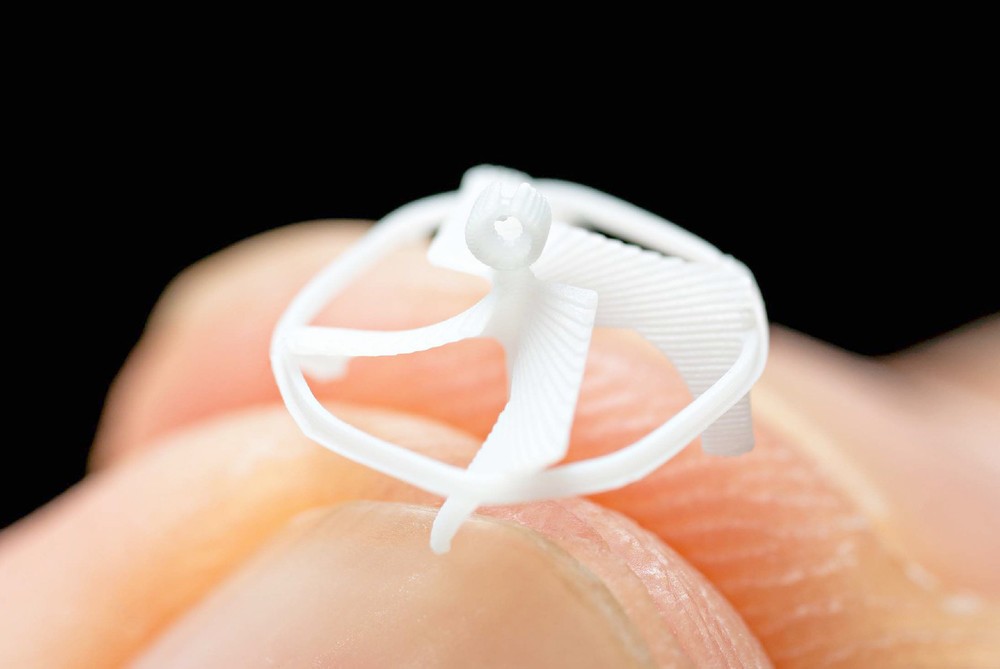 世界最小可控制飞行无线机器人