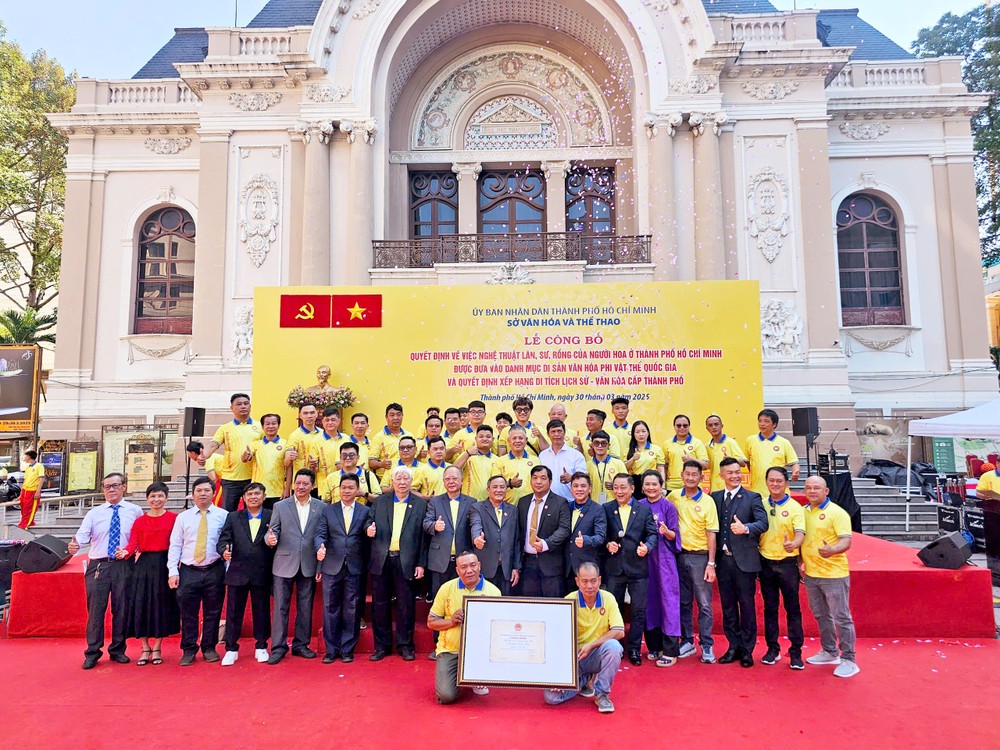 本市华人龙狮艺术获列入国家级非物质文化遗产名录。