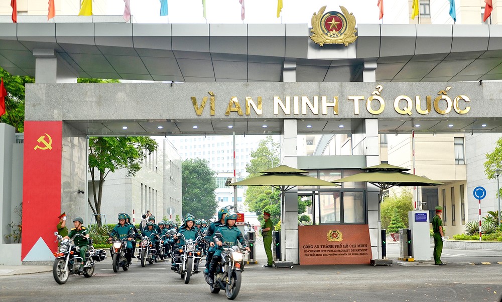 本市公安开展打击镇压罪犯高峰期。