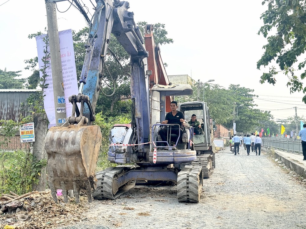 第十二郡开展四庄沿涌街整饬、拓宽项目。
